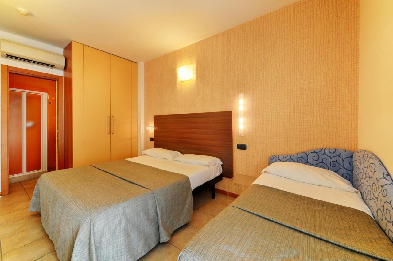Hotel Rex - Fronte Mare Riccione Exterior foto