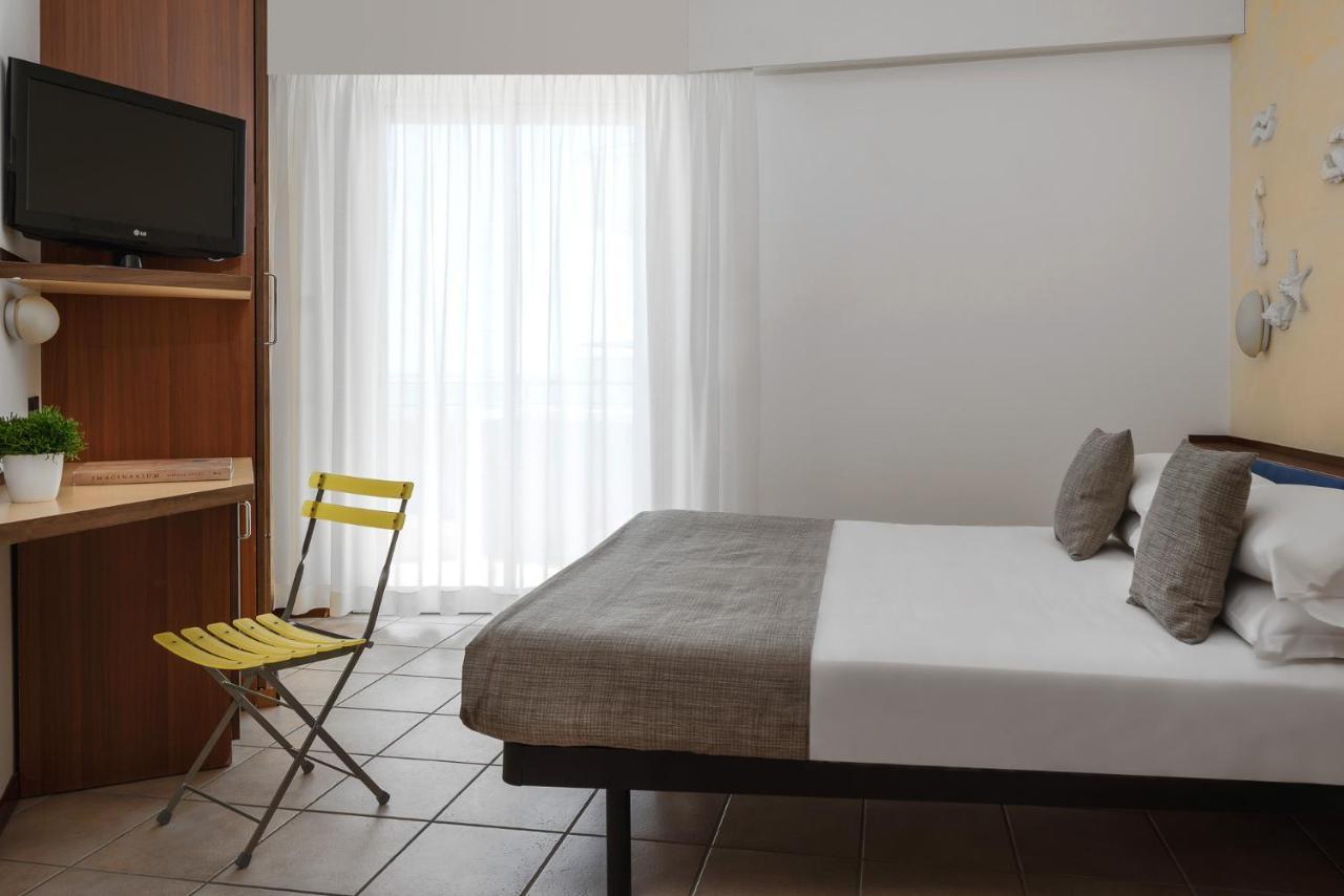 Hotel Rex - Fronte Mare Riccione Exterior foto
