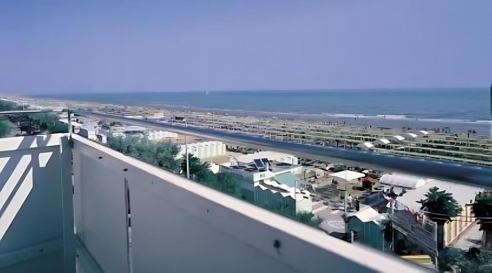 Hotel Rex - Fronte Mare Riccione Exterior foto