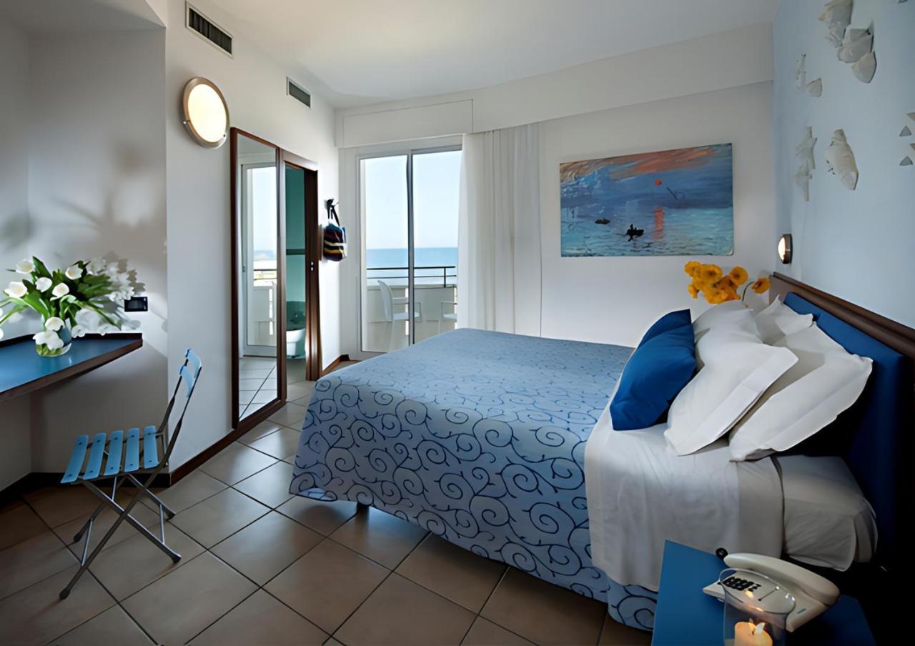 Hotel Rex - Fronte Mare Riccione Exterior foto